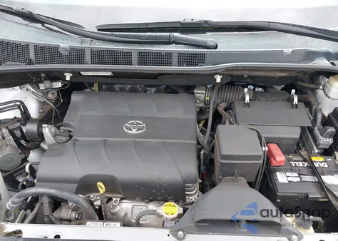 2014 Toyota Sienna Le V6 7 Passenger Auto Access Seat/Le V6 7 Passenger Mobility/Le V6 8 Passenger z USA, uszkodzony, nr VIN 5TDKK3DC0ES467867